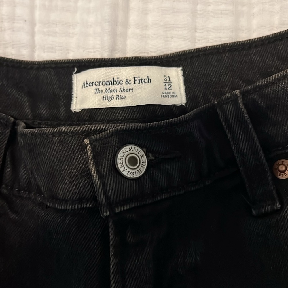 Abercrombie & Fitch Black High-Rise Mom Shorts - Picture 2 of 5